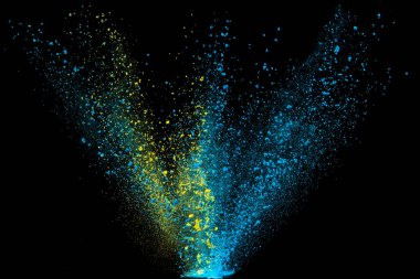 Siyah arka planda izole edilmiş renkli toz patlaması. Soyut renkli arkaplan