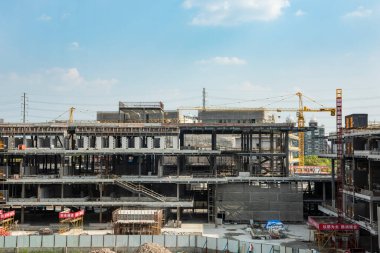 İnşaat alanı geçmişi. Turna ve bina yapım aşamasında