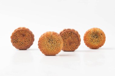 Çin Güz Festivali ortası Ay pastası beyaz arka planda