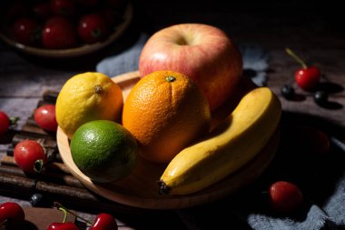 Bir grup taze meyve. Gıda konsepti.