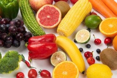 Çeşitli olgun meyve ve sebzeler. Gıda konsepti.