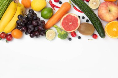 Çeşitli olgun meyve ve sebzeler. Gıda konsepti.