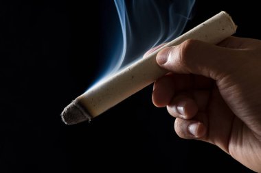 Profesyonel moxa çubuğuna yakın durun.