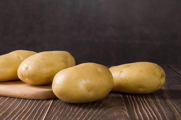 Raw Potatoes Wood Background — Stock Photo, Image