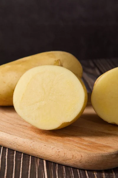 Raw Potatoes Wood Background — Stock Photo, Image