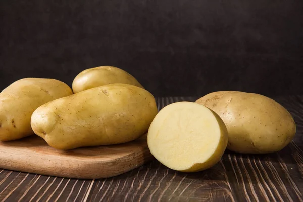 Raw Potatoes Wood Background — Stock Photo, Image