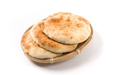 Çin usulü rulo beyaz arkaplanda izole