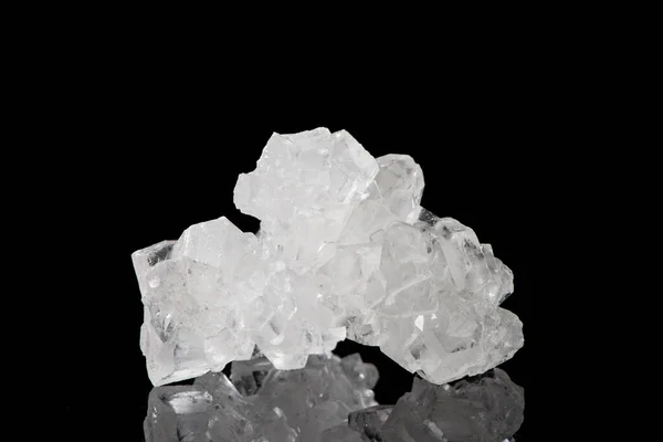Nagy Csomók Fehér Rock Candy Cukor Elszigetelt Fekete Háttér — Stock Fotó