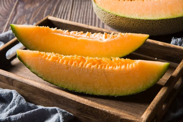 Close Van Vers Hami Meloen Fruit Houten Ondergrond — Stockfoto