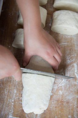 Çinli bir aile konteynırda buğulanmış rulo yaptı.