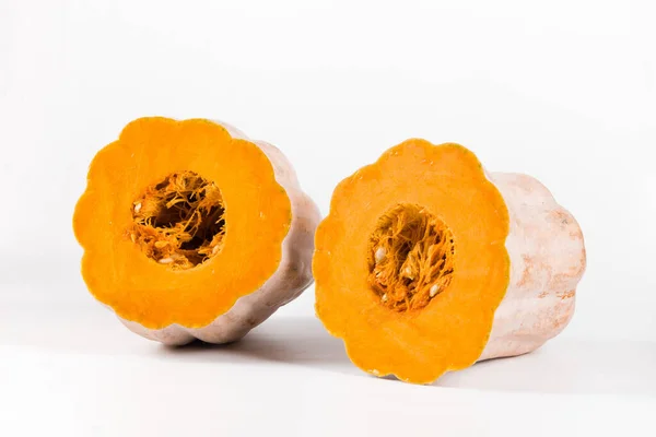 Orange Lång Pumpa Skära Hälften Isolerad Vit Bakgrund — Stockfoto