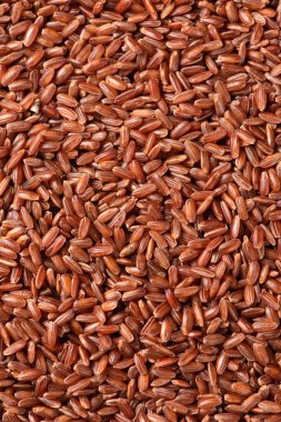 Ham kırmızı pirinç taneciklerinin yakın plan görüntüsü