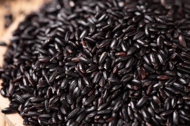 Çiğ pirinç tanelerine yakın çekim