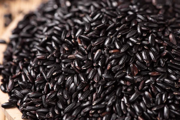 Çiğ pirinç tanelerine yakın çekim