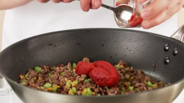 Miscela di carne macinata e verdure — Video Stock