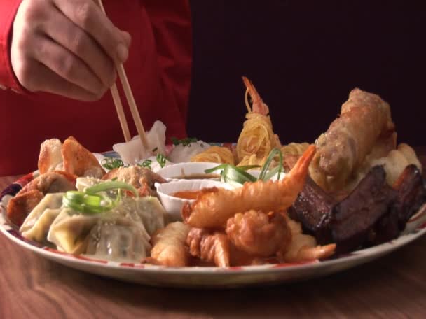 Asian appetizer platter — Stock Video