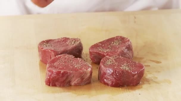 Fette di filetto di manzo — Video Stock