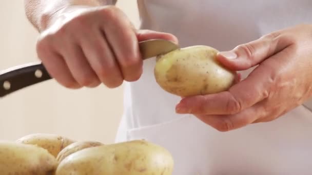 Patatas cocidas peladas — Vídeo de stock