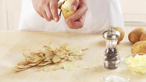 Potatoes being peeled and placed in water — Stock Video