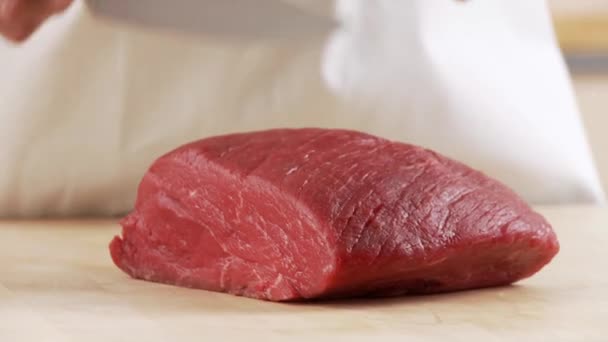 Carne de ternera en rodajas — Vídeo de stock