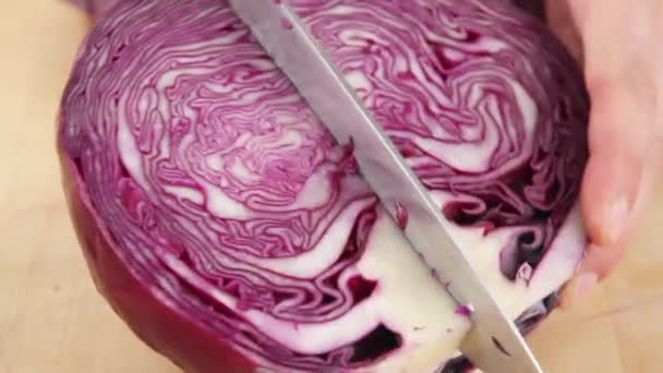 Cabbage being quartered — Stock Video