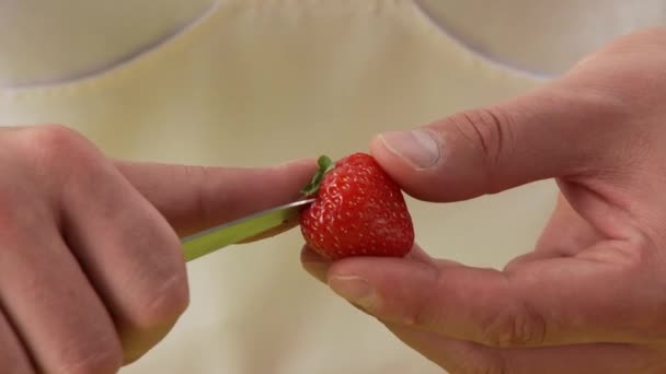 Leaves being removed from strawberries — Stock Video