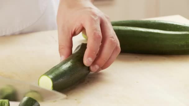 Courgette being diced — Stock Video