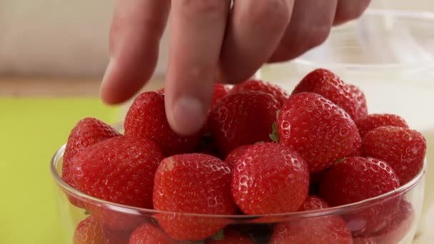 Leaves being removed from strawberries — Stock Video