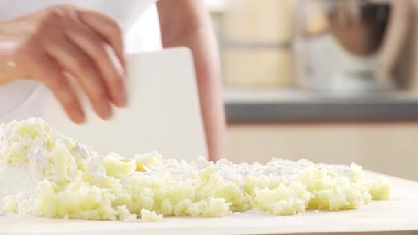 Cooked potatoes being mixed with flour — Stock Video