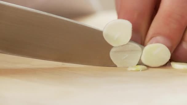 Chopping a garlic clove — Stock Video