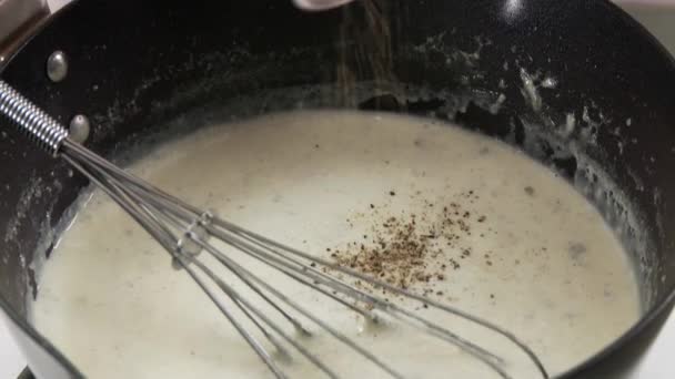 Sauce Gorgonzola au poivre — Video