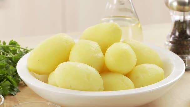 Cooked and peeled potatoes on plate — Stock Video