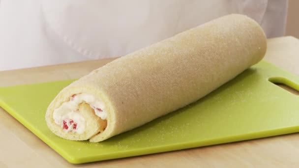 Strawberry cream swiss roll — Stock Video