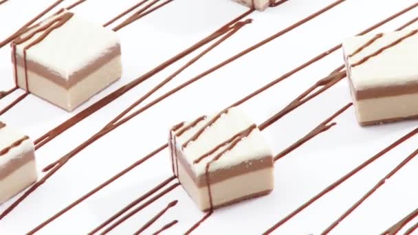 Dulces con rociada de chocolate — Vídeos de Stock