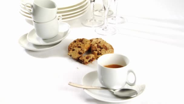 Caffe crema met cookies — Stockvideo