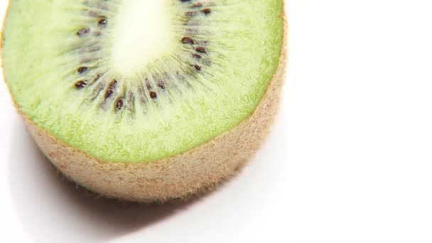 Mitad giratorio kiwi fruta — Vídeos de Stock