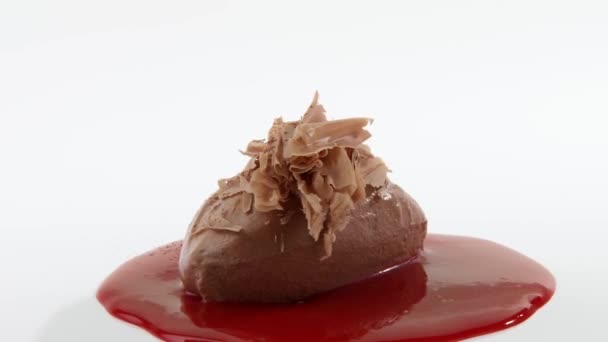 Mousse au chocolat and berry sauce — Stock Video