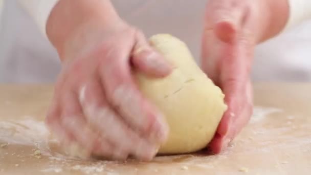Dough being shaped into a ball — Stock Video