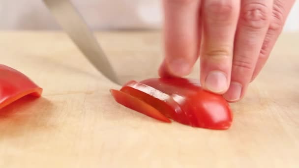 Paprika in Würfel geschnitten — Stockvideo