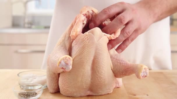 Un poulet assaisonné — Video