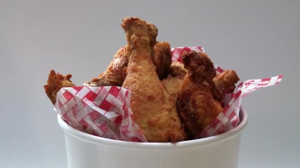 Alitas de pollo giratorias — Vídeos de Stock