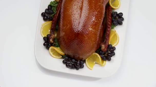 Duck with grapes and oranges — Stock Video