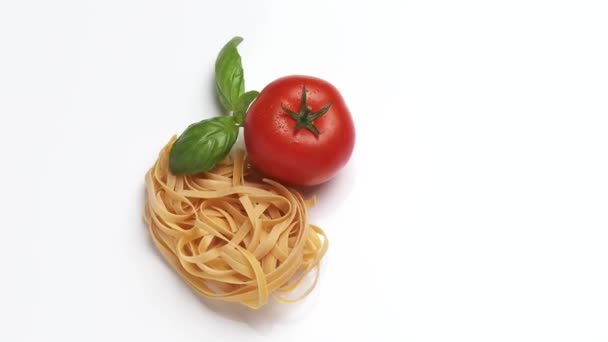 Tagliatelle med tomat — Stockvideo