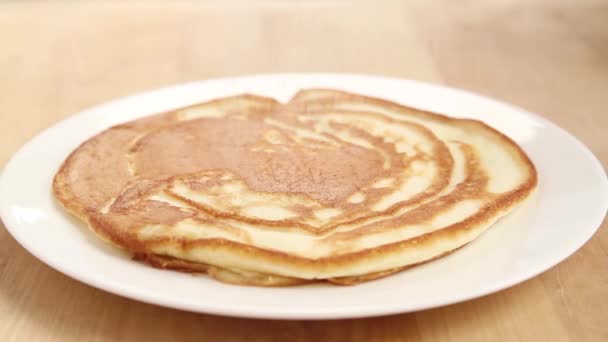 Pancakes being dusted with icing sugar — Stock Video