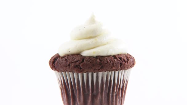 Muffin al cioccolato con crema di condimento — Video Stock