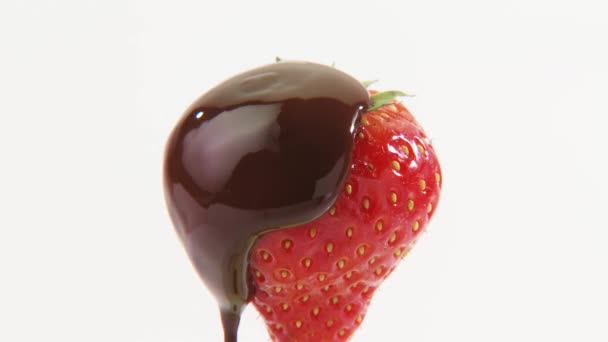 초콜릿 아이싱 이 있는 딸기 — 비디오