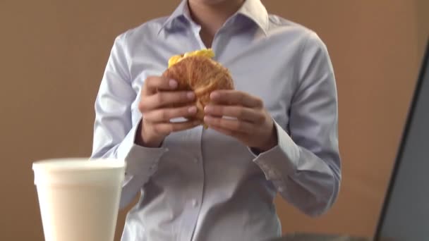 Woman eating croissant — Stock Video