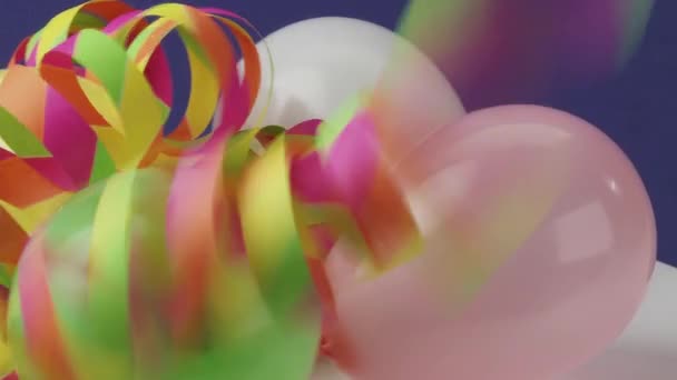 Luftballons und Papierschlangen — Stockvideo