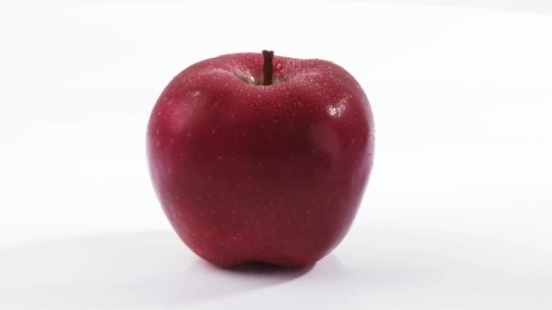 Manzana roja giratoria — Vídeo de stock