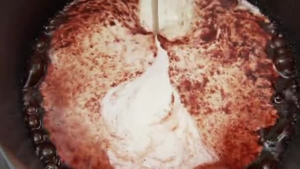 Gravy being thickened with cream — Stock Video